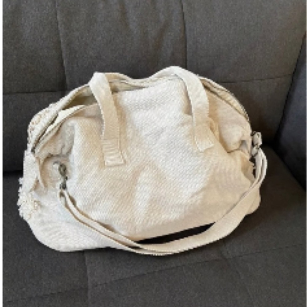 Universal Thread Cream Textured Weekender Bag - image 7